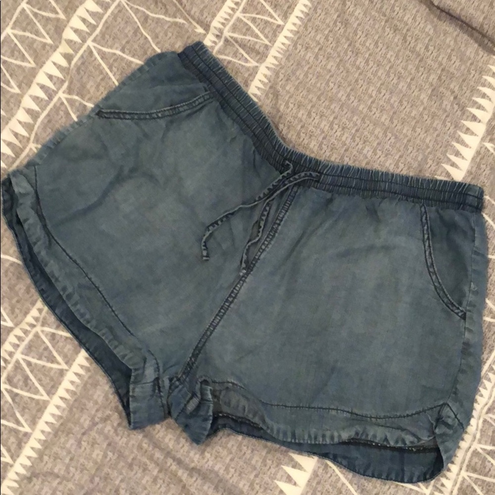 Universal Thread shorts